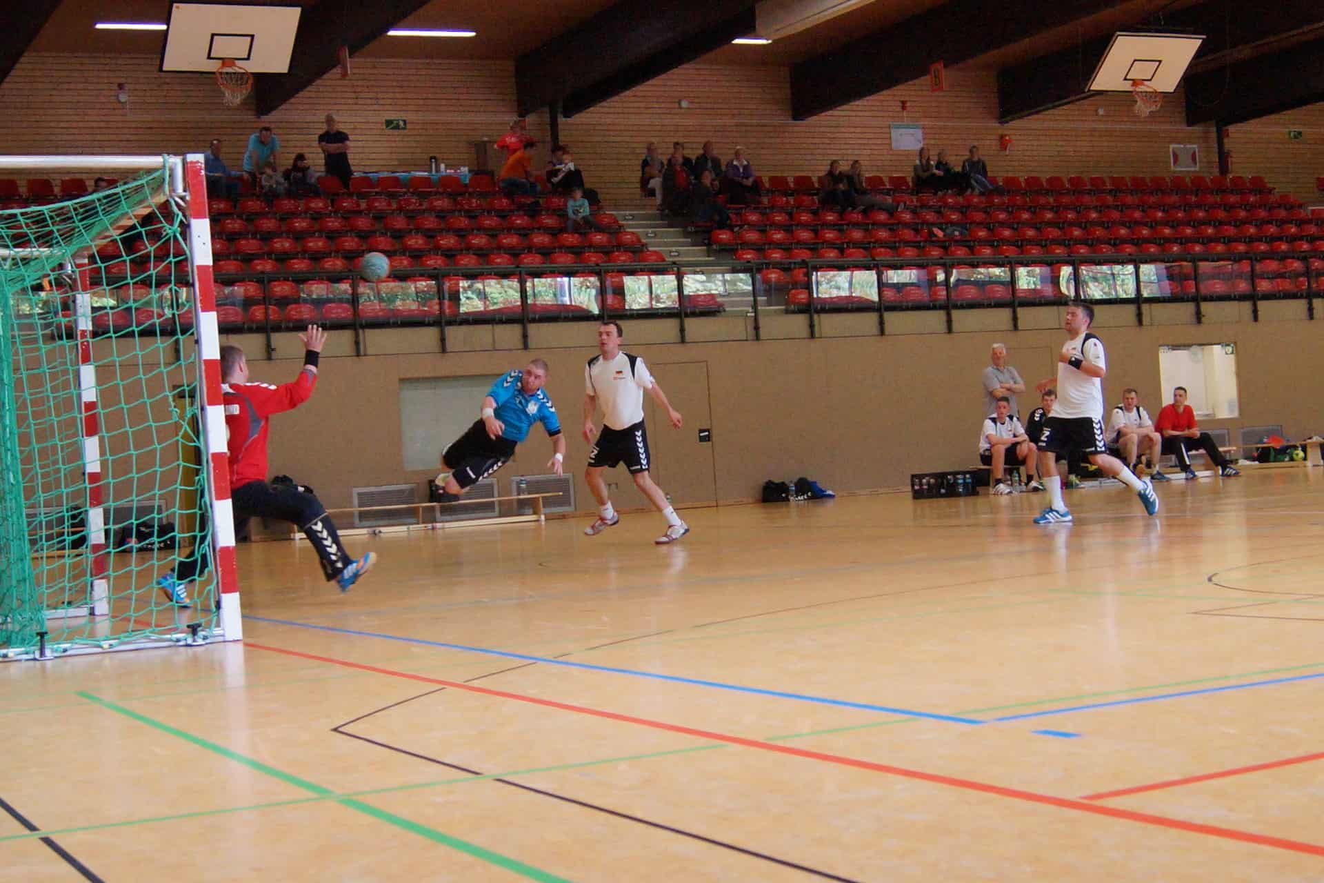Handball-Männer-Sprungwurf2